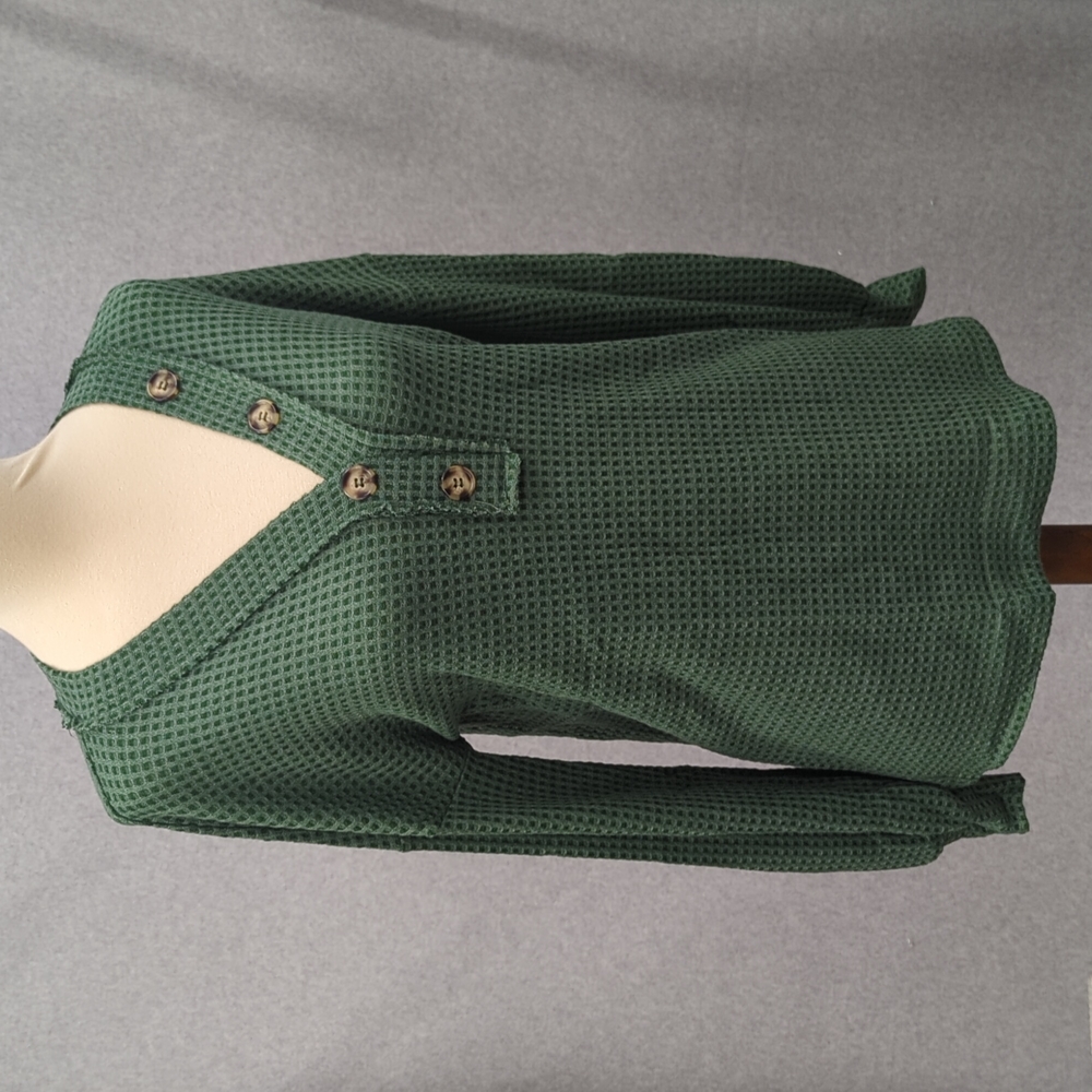 Hailey & Co long sleeved v neck shirt